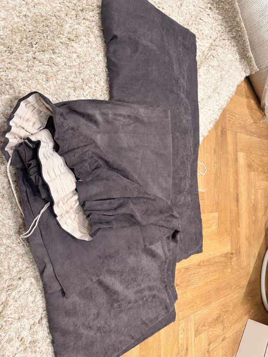 Стильные плотные шторы без тюли в современном универсальном оттенке