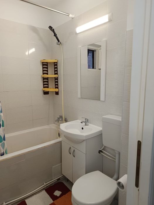 Vând apartament tip vila
