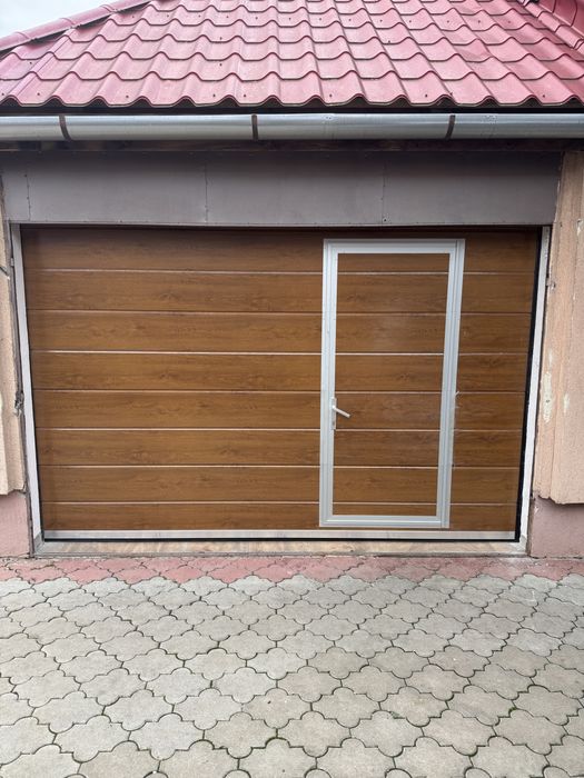 Usa garaj L3000 x H3000 gri cu geamuri -NOU!