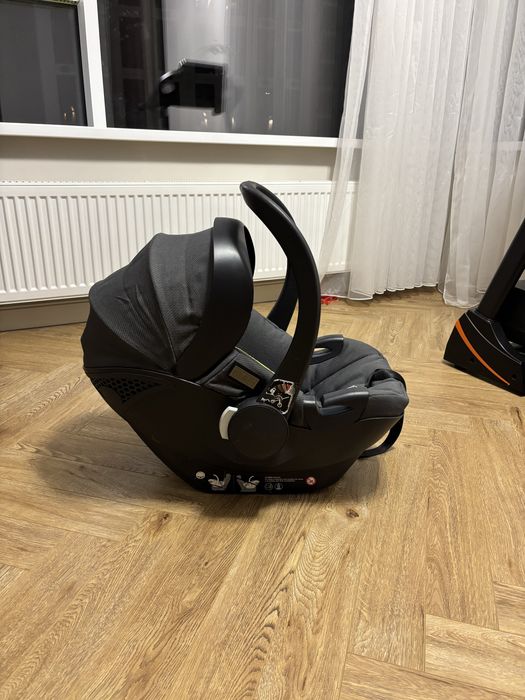 Автокресло (автолюлька) Moon Plus1 + база ISOFIX