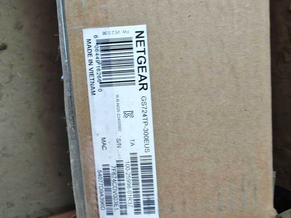 Switch-uri Netgear Poe/normale 24 porturi