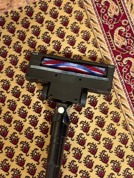 Aspirator Vertical Cu Perie Rotativă Pe Acumultator