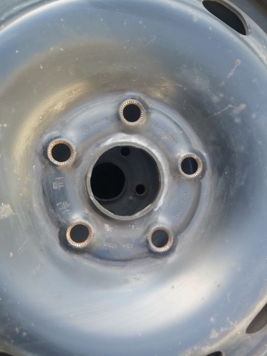 Оригинални джанти 16 цола с летни гуми за Фолксваген Кади 2016 година