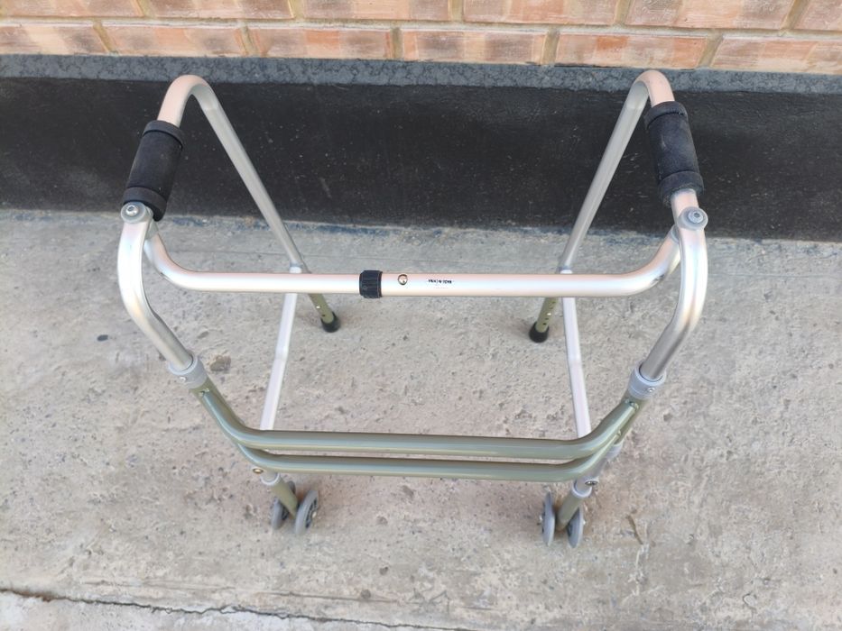 Продам ходунок б/у