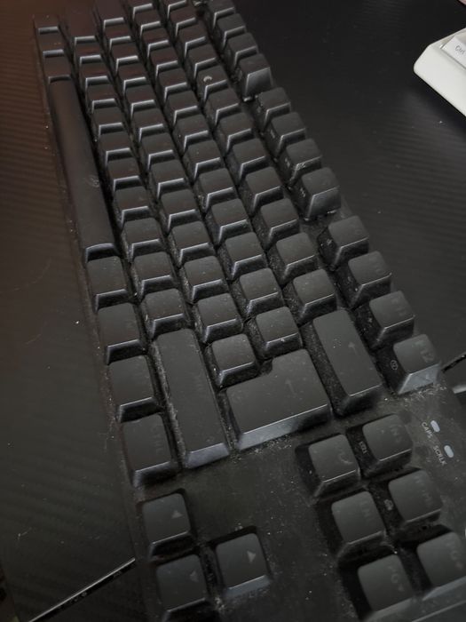 Продавам Logitech TKL клавиатура