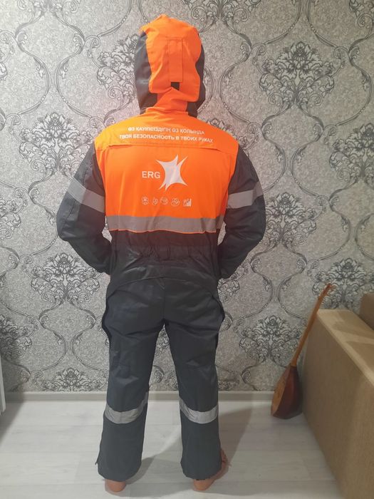 Продам спецовку летнию комбинезон