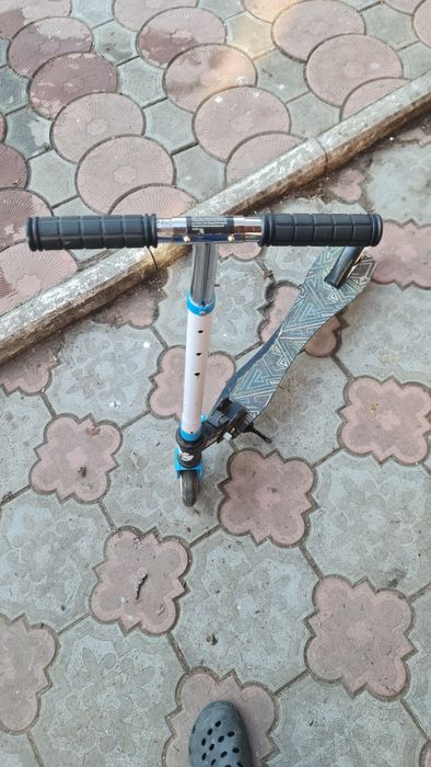 Vând trotinetă , 2 roți