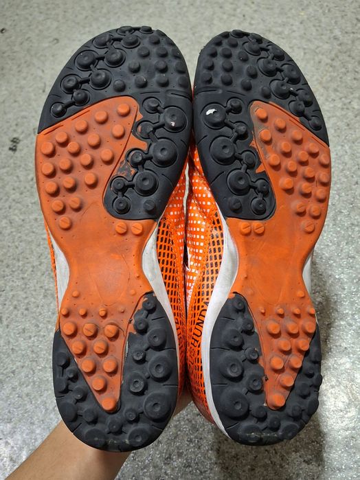 Krossovka (Sarakanoshka) sotiladi