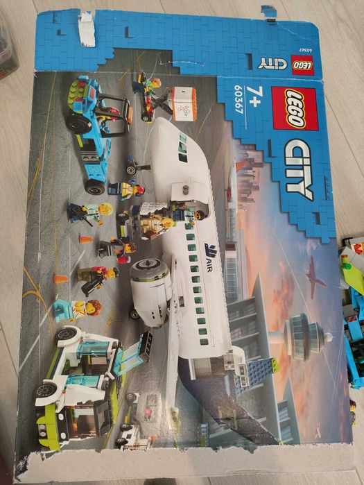 Lego, Avion de pasageri 60367, 913 piese