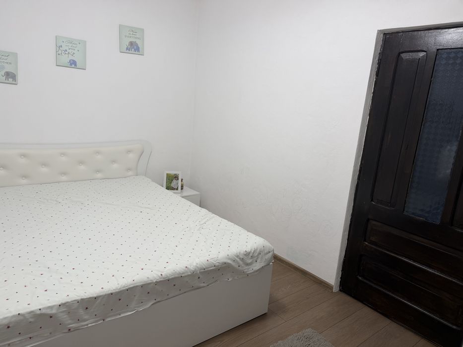 Vand casa cu teren
