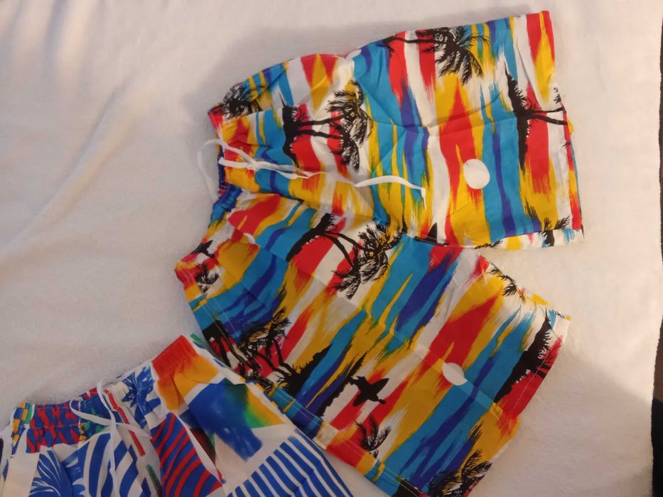 Два нови бански момче 10-12 г.за 5 евро.