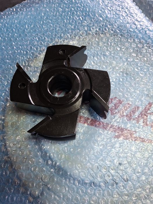 Freza profilata pentru coroane