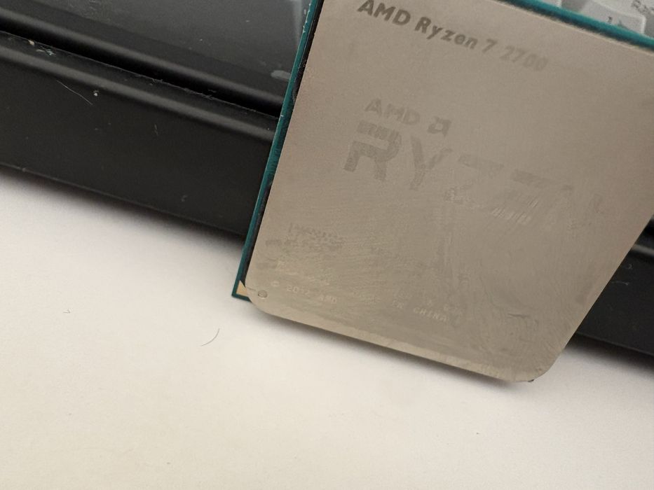 AMD Ryzen 7 2700
