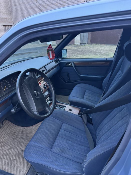Mercedes-Benz w124