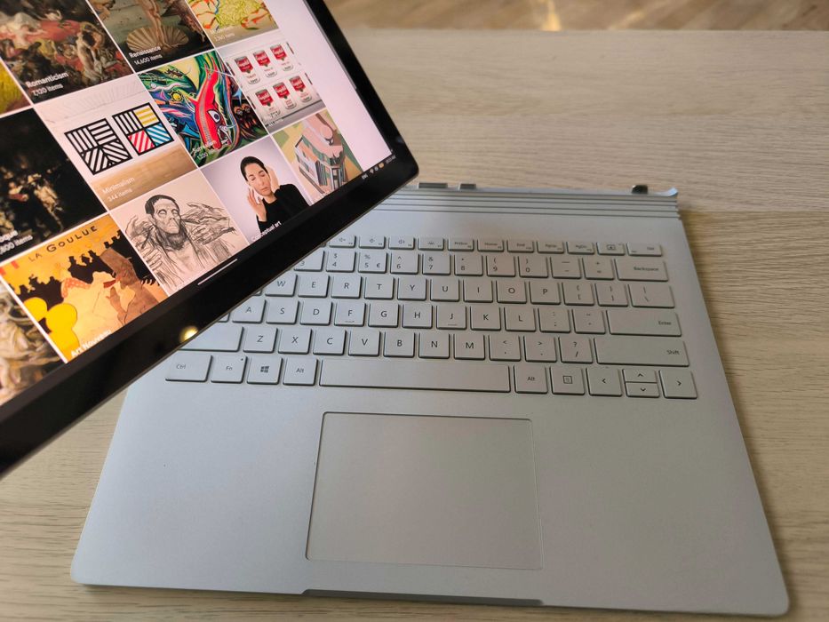 Microsoft Surface Book 2 i5-8g / 8/256