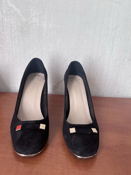 Женские туфли на каблуках