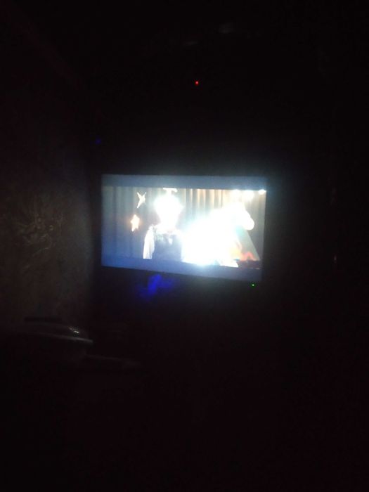 Продаю телевизор Самсунг с андроид приставкой .