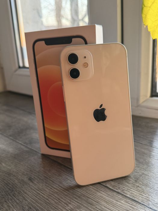 Айфон 12 в хорошем состоянии