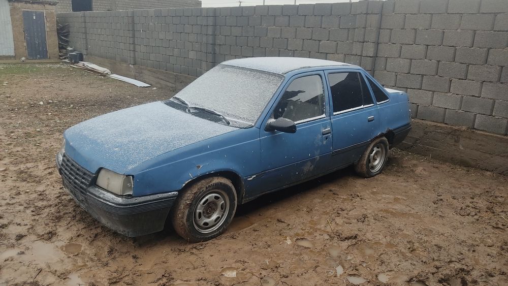Запчасть Опель кадет