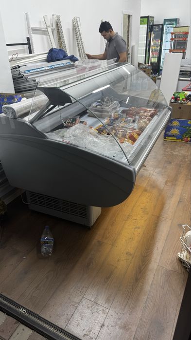 Витренный холодилник