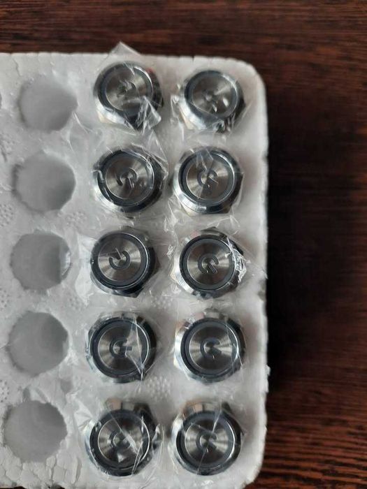 Butoane metalice cu LED la 230V