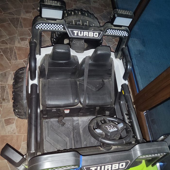 Vând mașină electrică