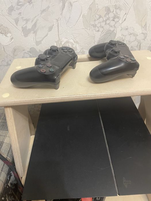 продам плейстейшен 4