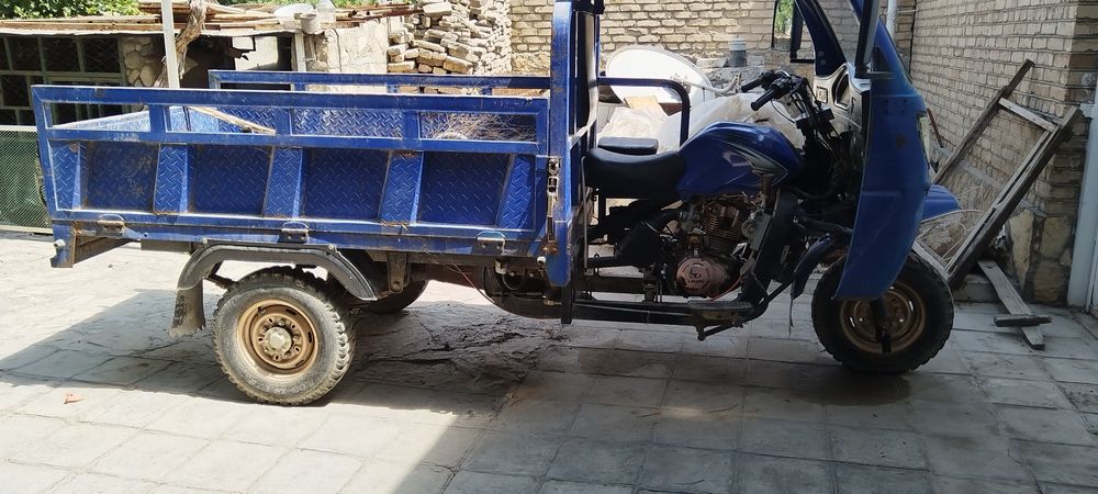 Lochin kup yurmagan 1 yildan beri yotiipti usti yozilgan edi