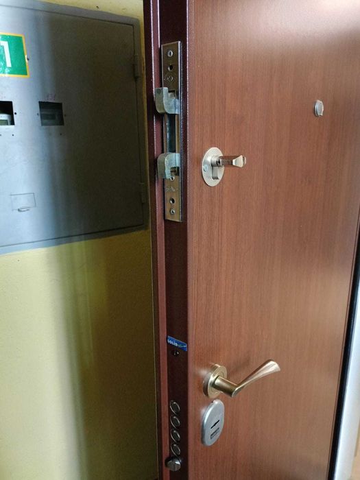 Блиндирана врата