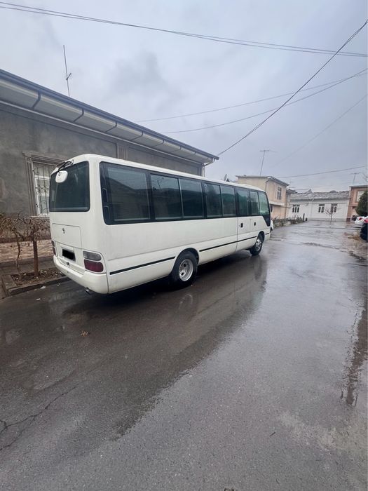 Mikroavtobus   TOYOTA coaster  2011 yil