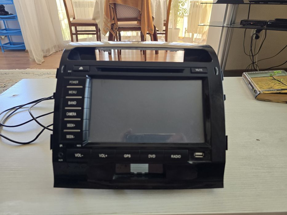 Продам Магнитофон Ланд Крузер 200