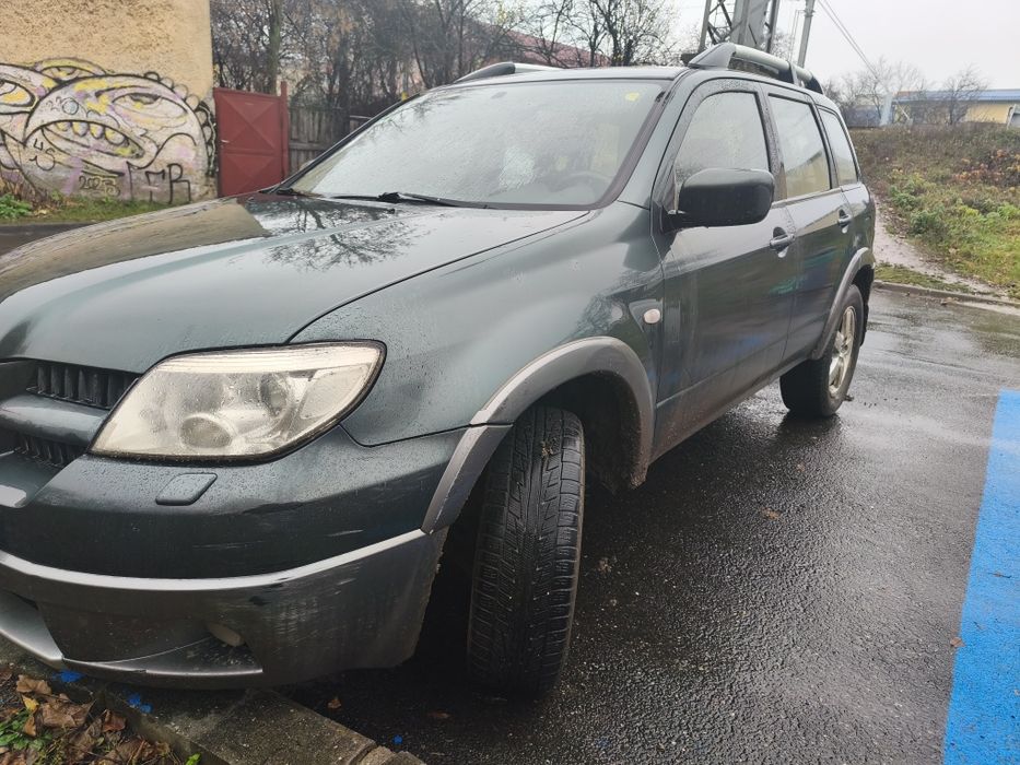 Vând Mitsubishi Outlander