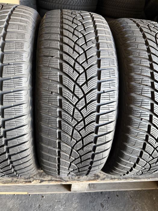 4 anvelope iarna 215/55/17 Goodyear 7-7.3 mm!