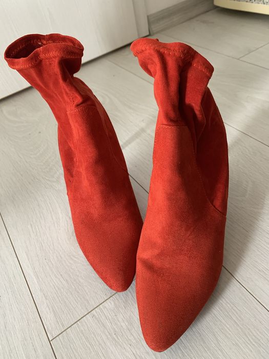 Червени Велурени Боти на Ток, Номер 40