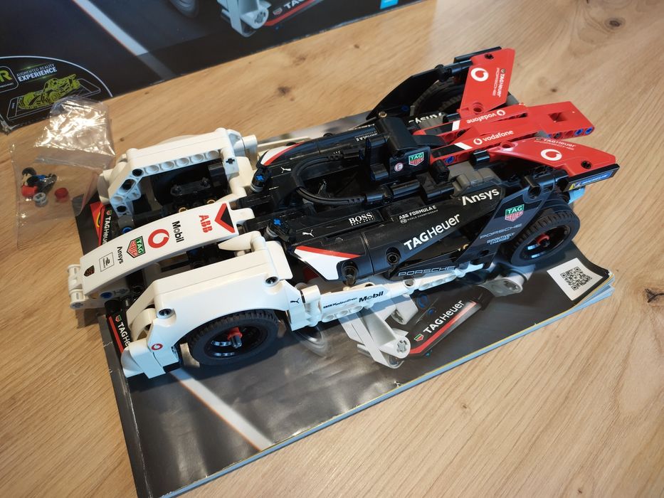 LEGO Technic Formula E Porsche 99X Electric (42137)