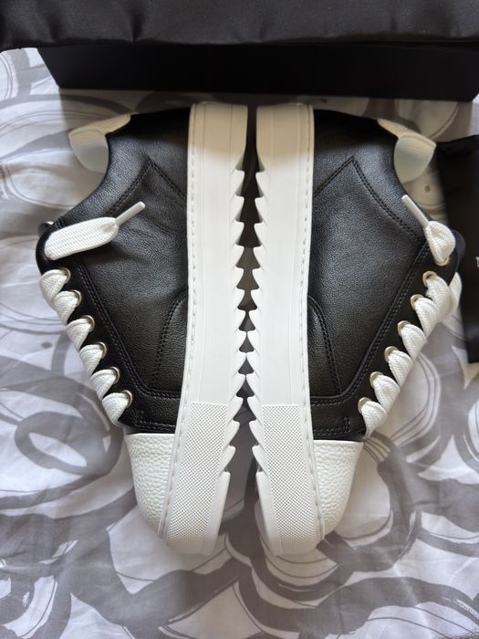 Numeris Acrylic Black Leather