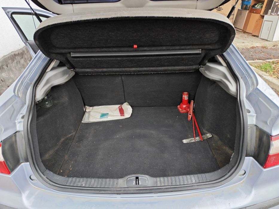 Рено логуна 2001