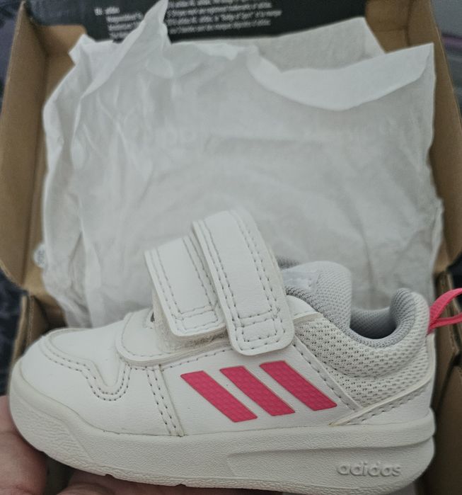 Обувки Adidas 18