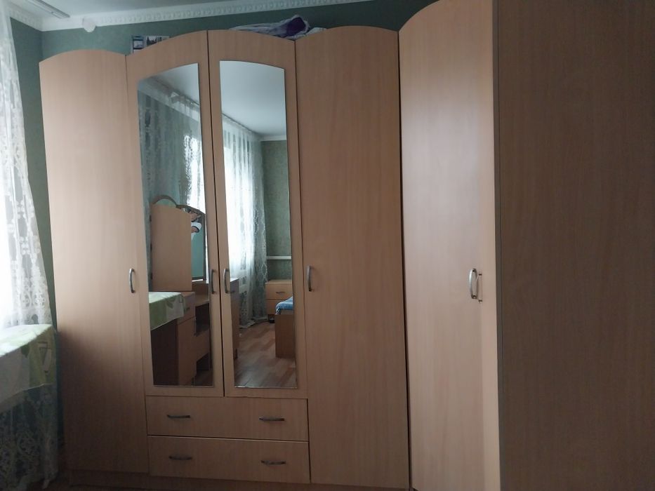 Продам спальный гарнитур, стол компьютерный