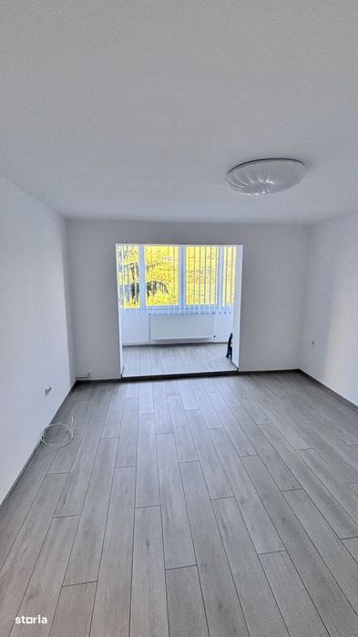 Vând apartament 3 camere — fotografia 1