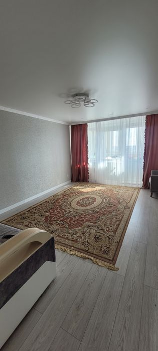 Продам ковёр и шторы в отличном состоянии