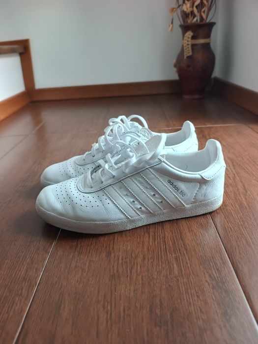 Adidași foarte puțin folositi