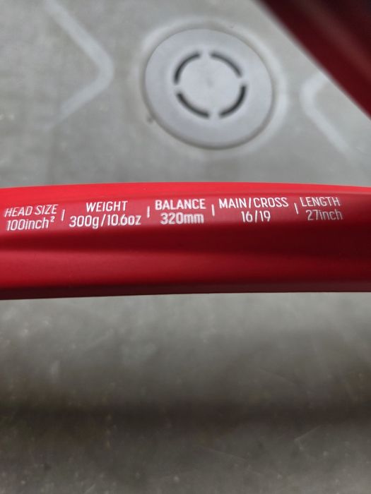 Тенис ракета YONEX VCORE 100