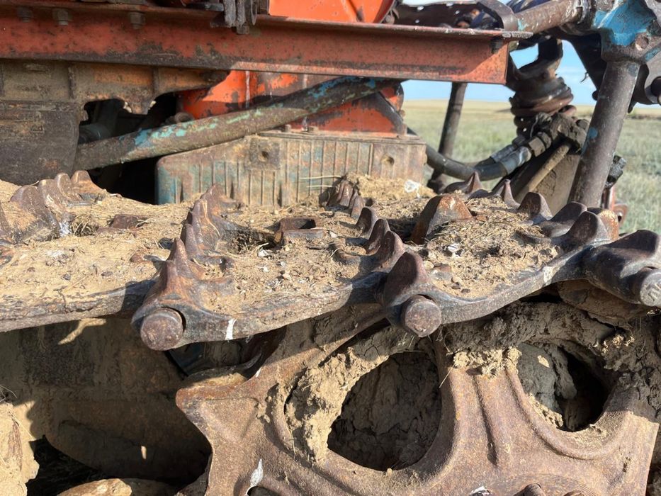 Продам  гусеничный трактор