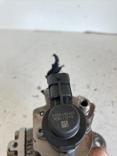 Горивна помпа за Vauxhall Antara 2.0 CDTi (2010) 0445010332