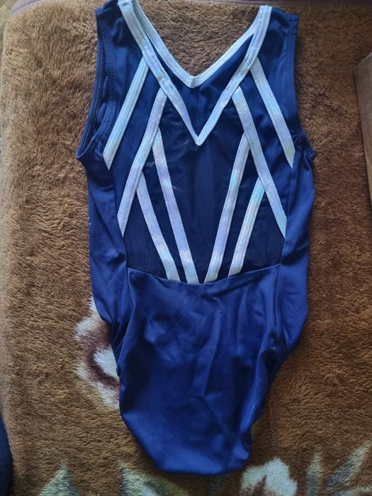 Costum gimnastica