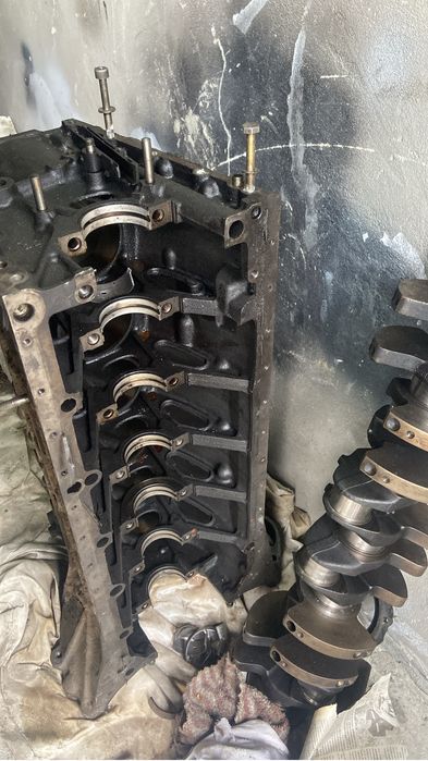 Двигатель М103 в разборе