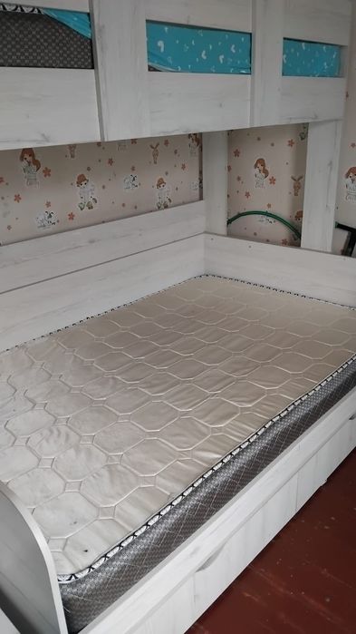 Продам двух ярусную кровать