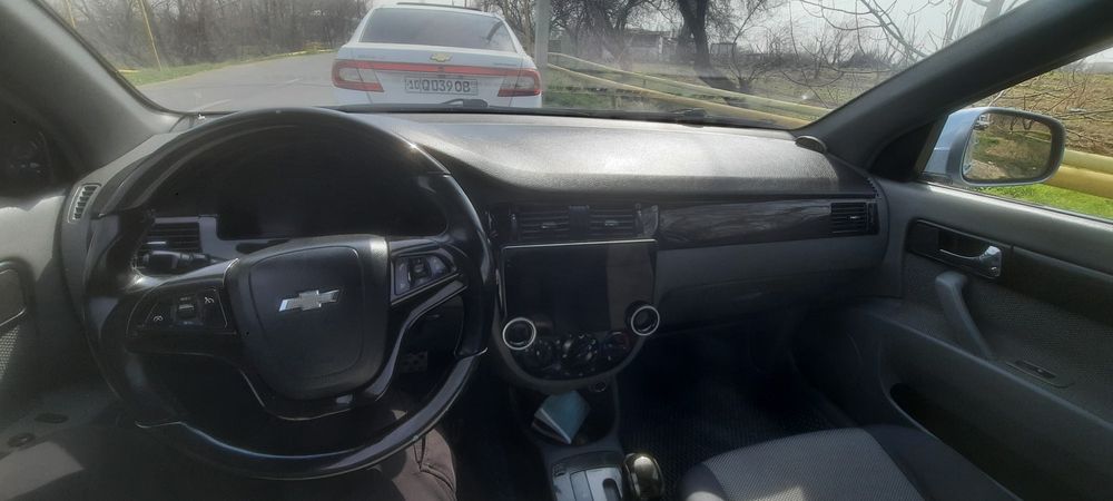 Gentra 3 poz sotiladi