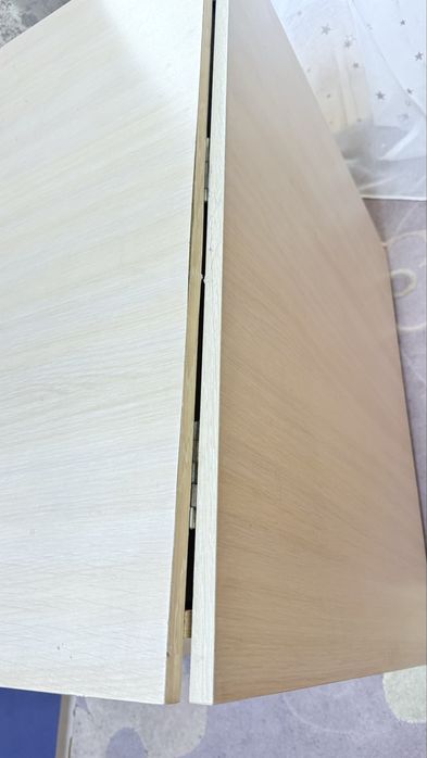 Стол-книжка из светлого дерева